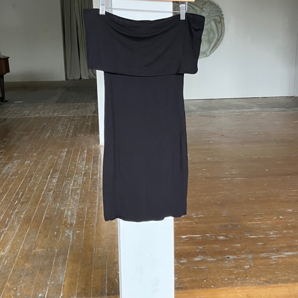 Black off the shoulder, cut out mini dress - Picture 3 of 3